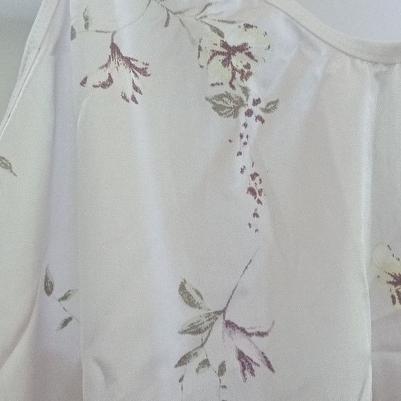 New Silk/Satin like Chemise, adjustable straps - Picture 4 of 8